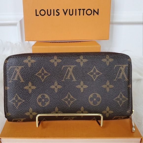 Louis Vuitton Monogram Zippy Wallet - Picture 2 of 6